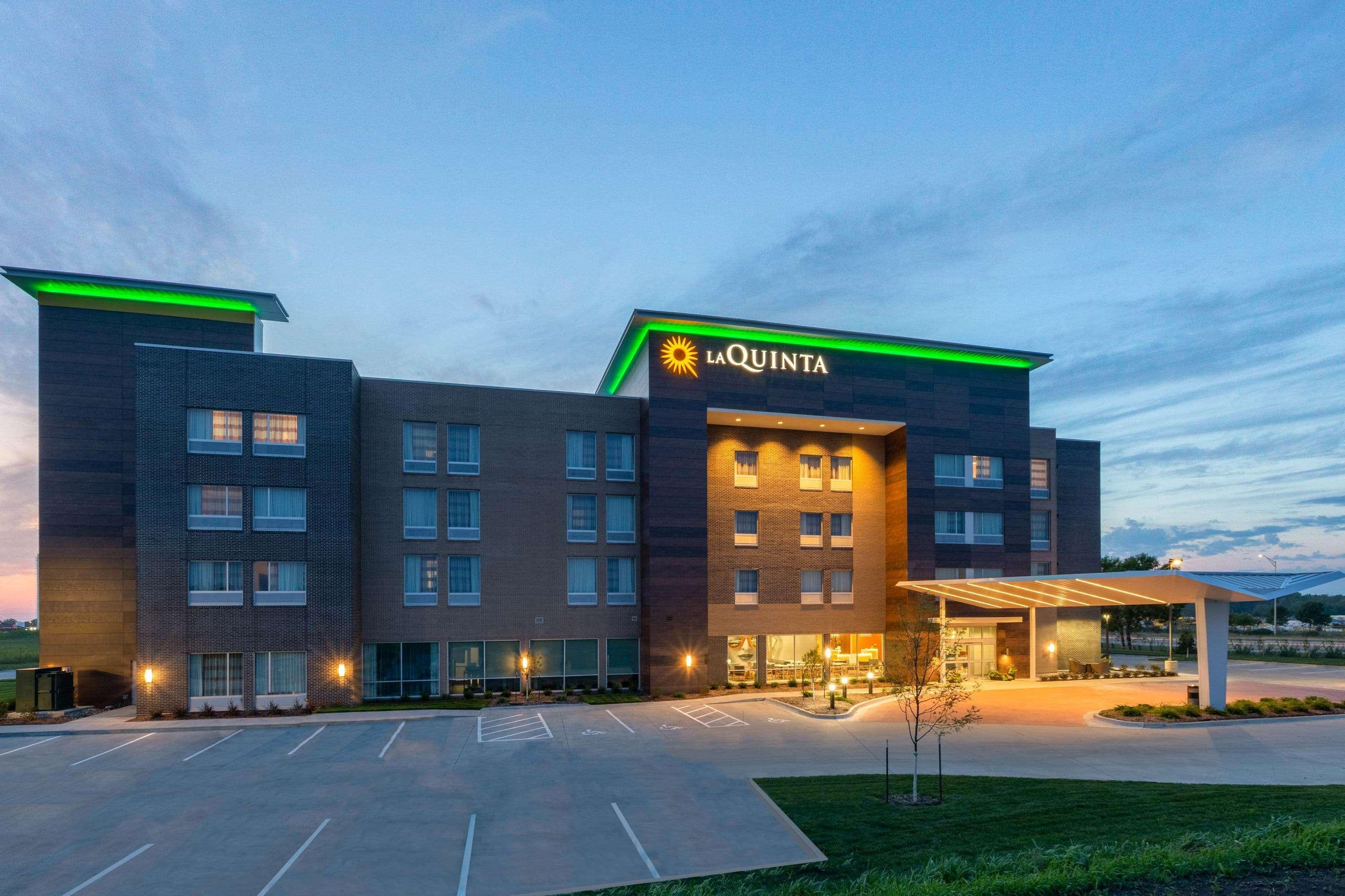 La Quinta By Wyndham Altoona Des Moines Hotel Bagian luar foto