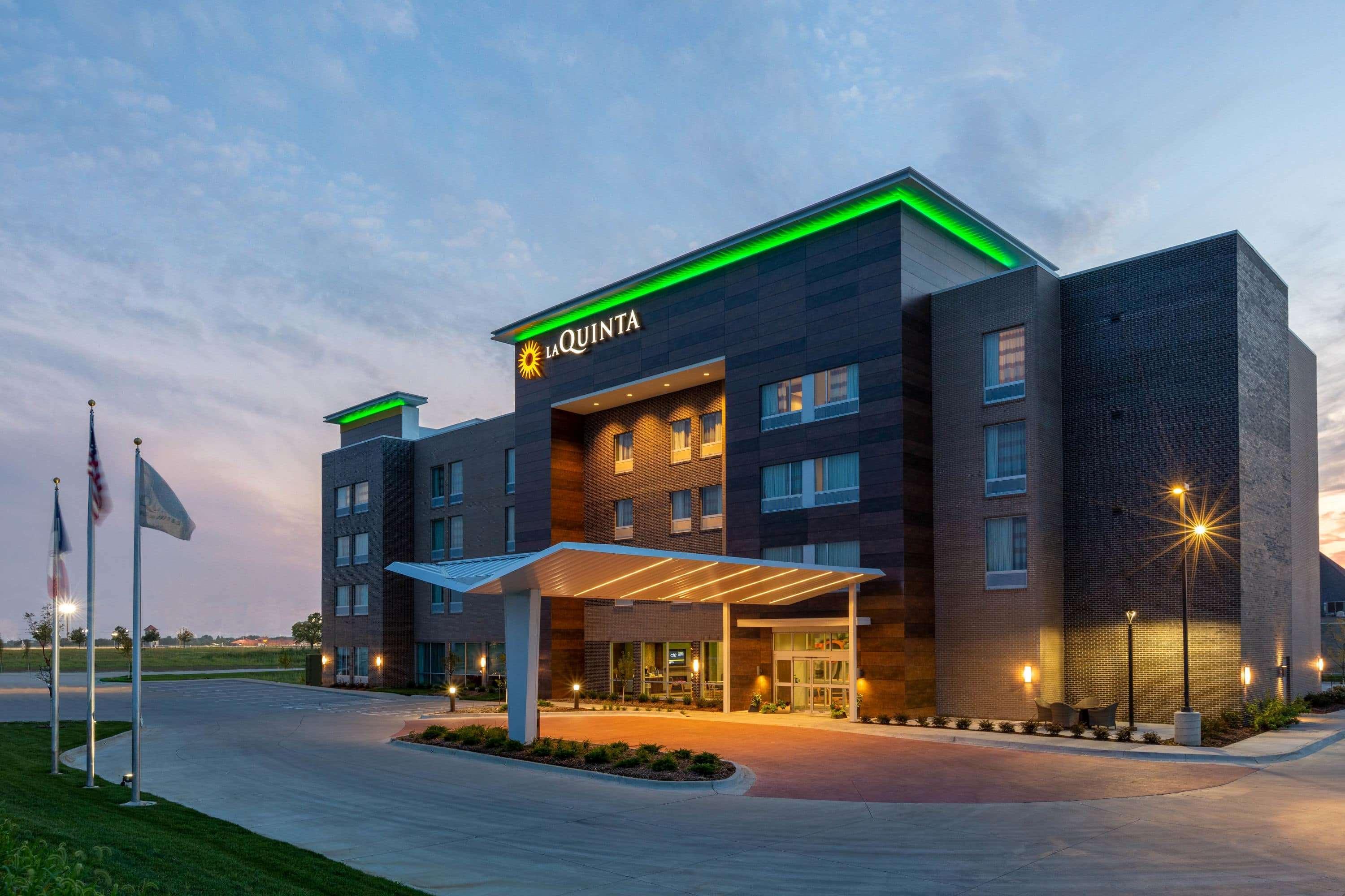 La Quinta By Wyndham Altoona Des Moines Hotel Bagian luar foto